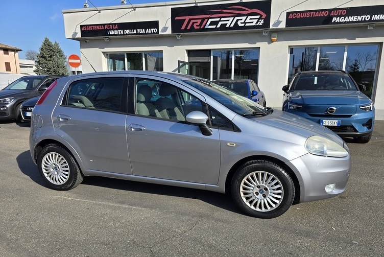 FIAT GRANDE PUNTO 1.4 16V 5 porte NEOPATENTATI – PERMUTE