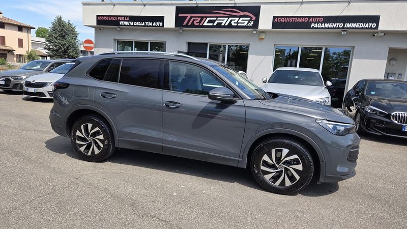 VOLKSWAGEN Tiguan 2.0 TDI 150 CV DSG Life PERMUTE UNICOPRIETARIO GARANZIA VW ESTESA